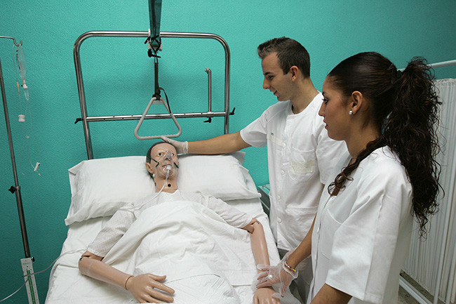 Recuento puerta recibir FP Grado Medio Cuidados Auxiliares Enfermería Sevilla
