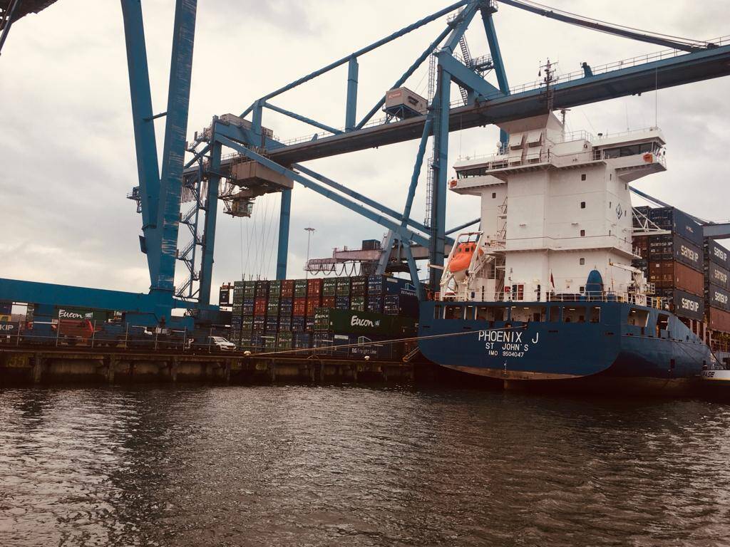 Operaciones rutinarias en el Puerto de Rotterdam